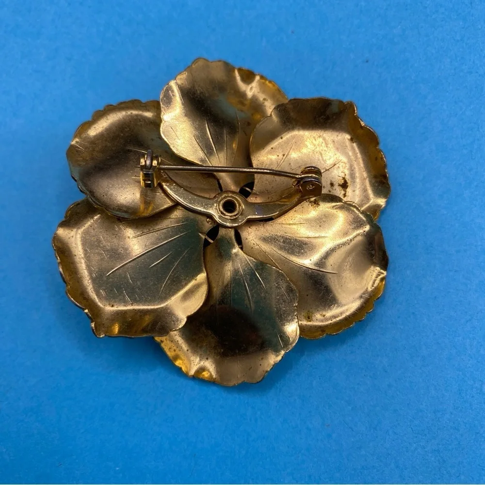 Vintage Gold Tone Floral Brooch 2” Textured Granny Core